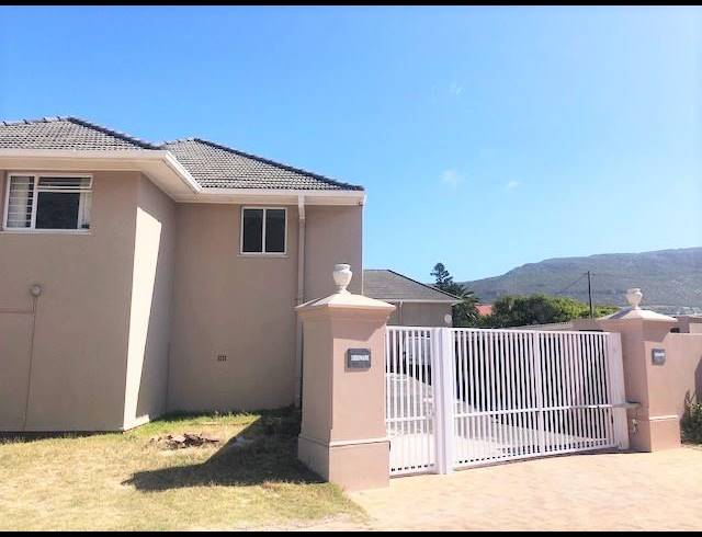 3 BEDROOM APARTMENT FOR SALE IN FISH HOEK